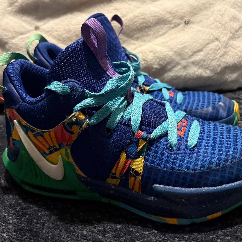 4y lebron james sneakers